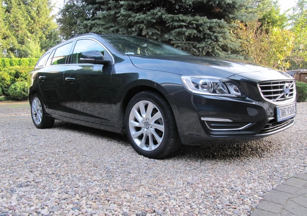 Volvo V60 cena 53900 przebieg: 76000, rok produkcji 2016 z Siechnice małe 191